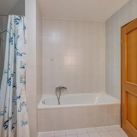 Viel Platz Und Ruhe Fuer 4 Am Valentins-park Apartment